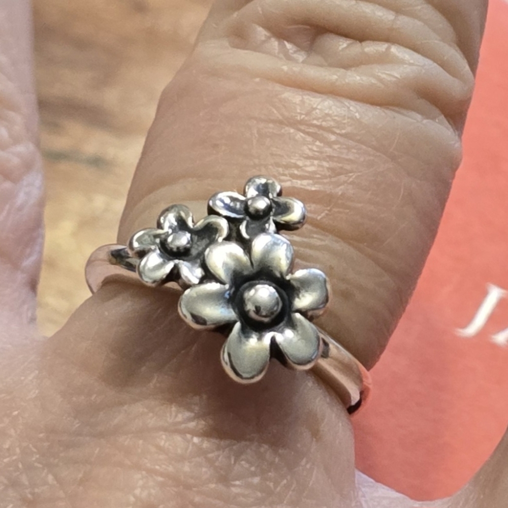 James Avery Stackable Flower Ring - image 3